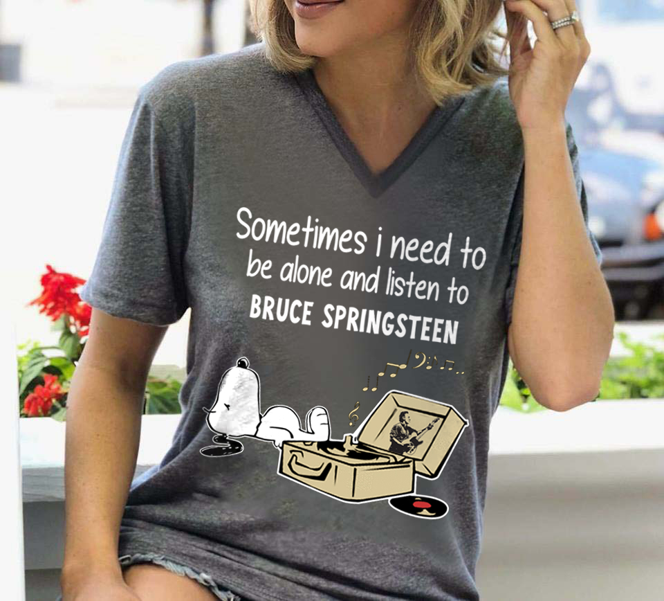 Rejse internettet Medic Sometime I need to be alone and listen to Bruce Springsteen Snoopy shirt,  hoodie and sweater